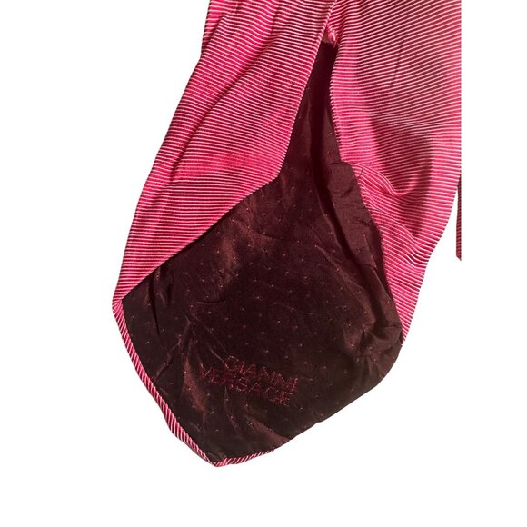 GIANNI VERSACE Men's Vintage Red Silk Tie - Picture 5 of 6